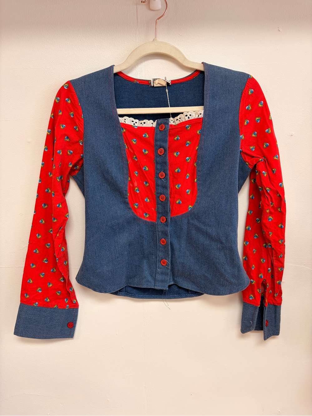 Vintage 1970’s Old Town red and blue fitted long sleeve button down blouse